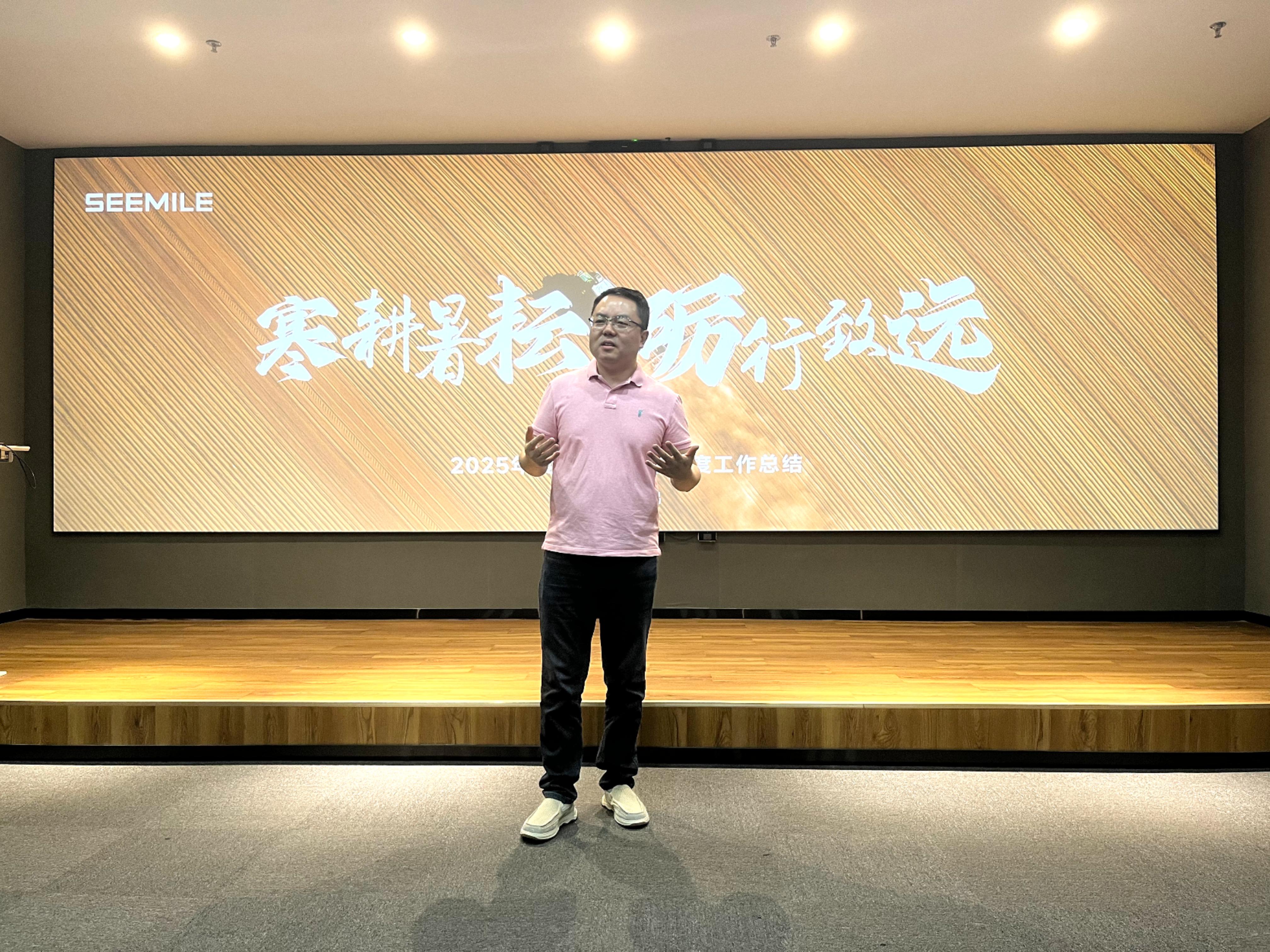 激擎光电陈龙：投影品类成长与衰退 唯有颠覆性创新才能开辟未来